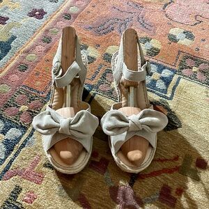 Born Suede Bow Espadrilles sz 8